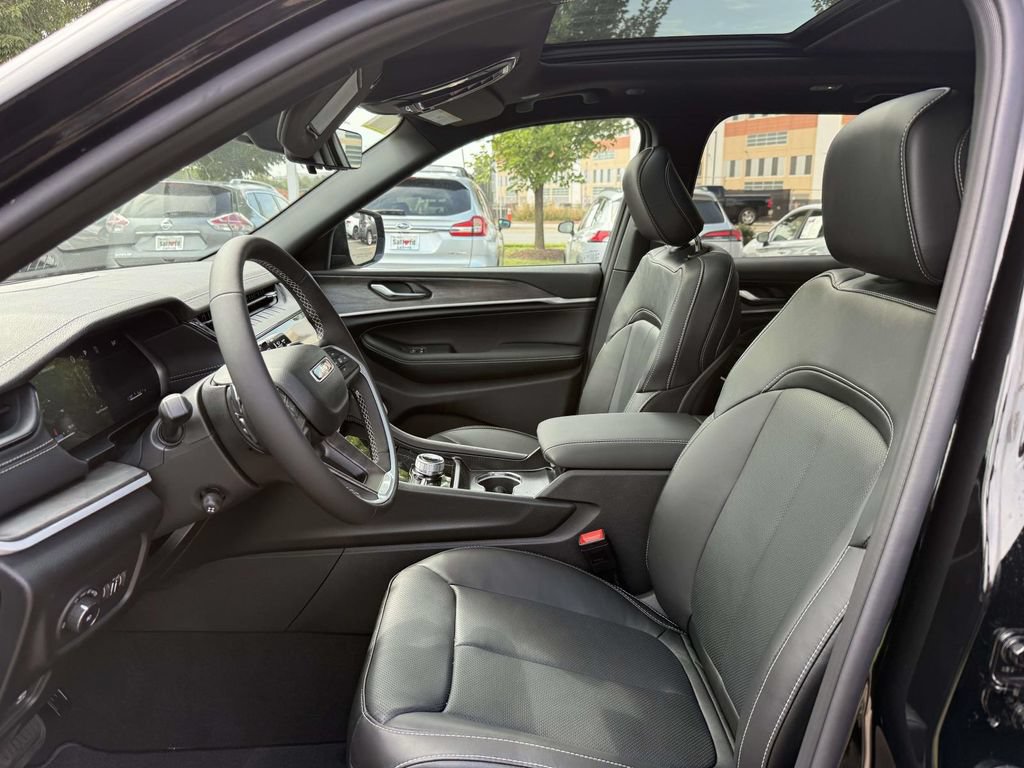 New 2027 Jeep Grand Cherokee Limited AWD/4WD image 14