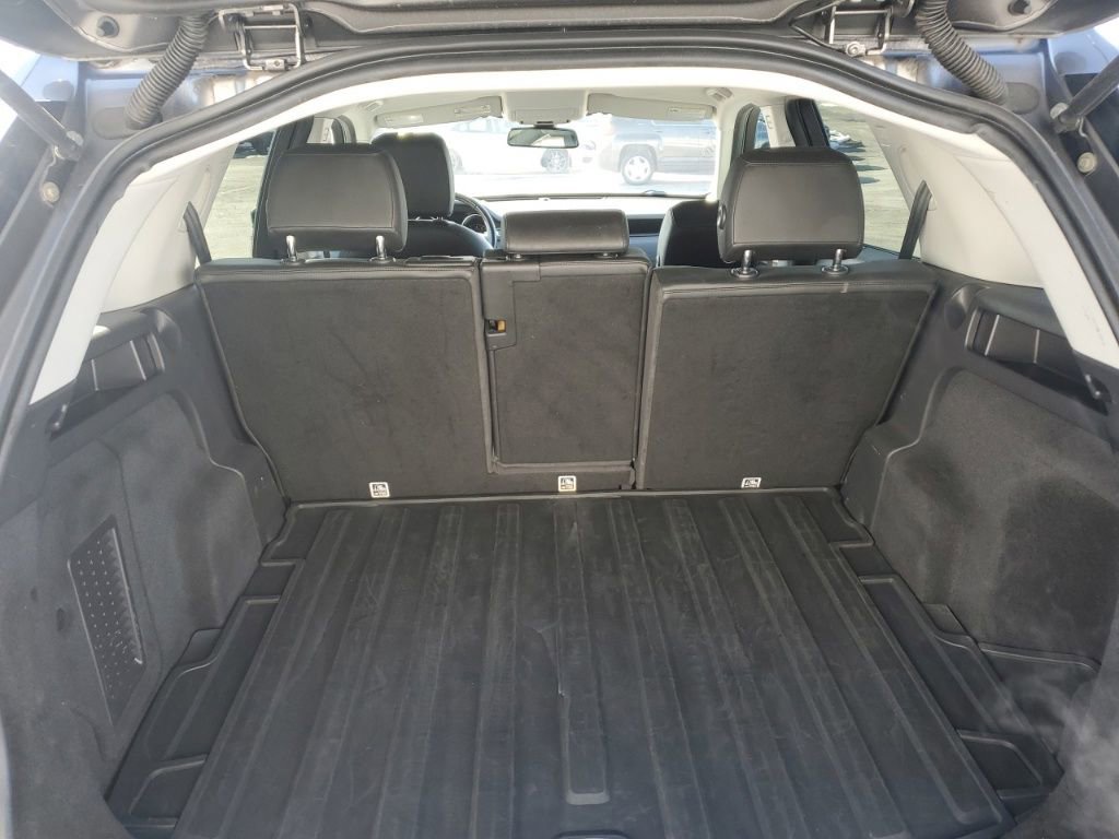 Used 2017 Land Rover Discovery Sport SE image 28