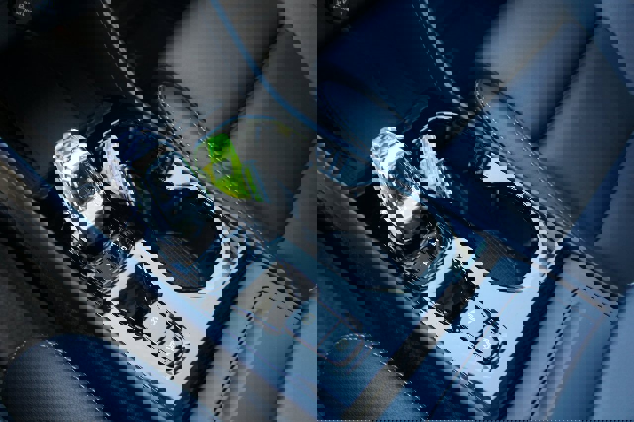 Certified 2025 Volvo XC40 B5 Plus image 16