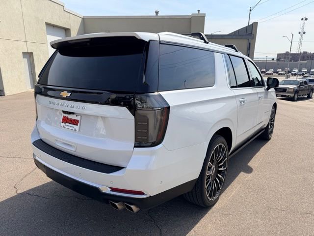 Used 2025 Chevrolet Suburban High Country image 3