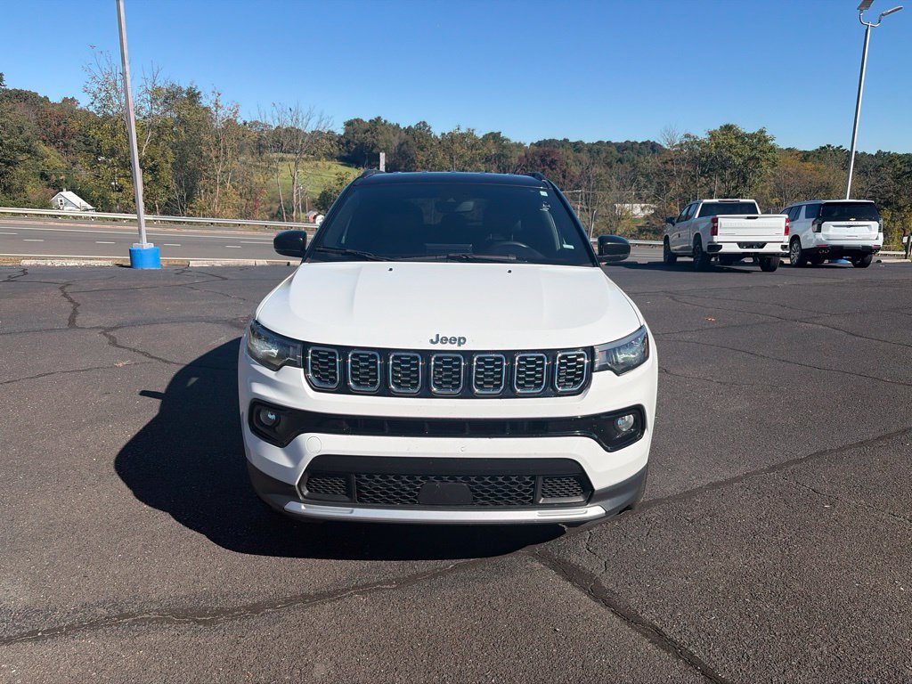 Used 2024 Jeep Compass Limited AWD/4WD image 3
