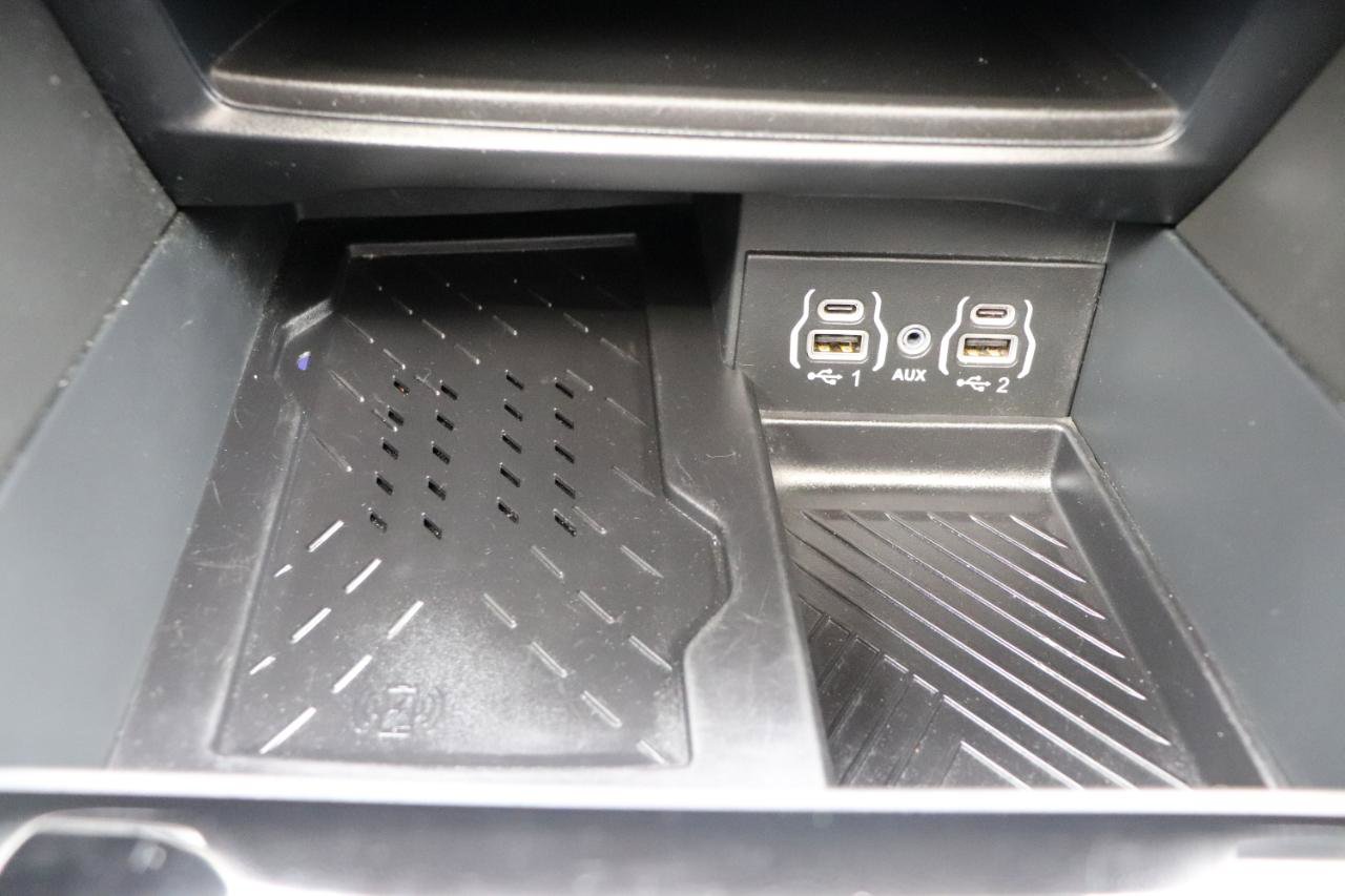 Used 2025 Chrysler Pacifica Limited image 46