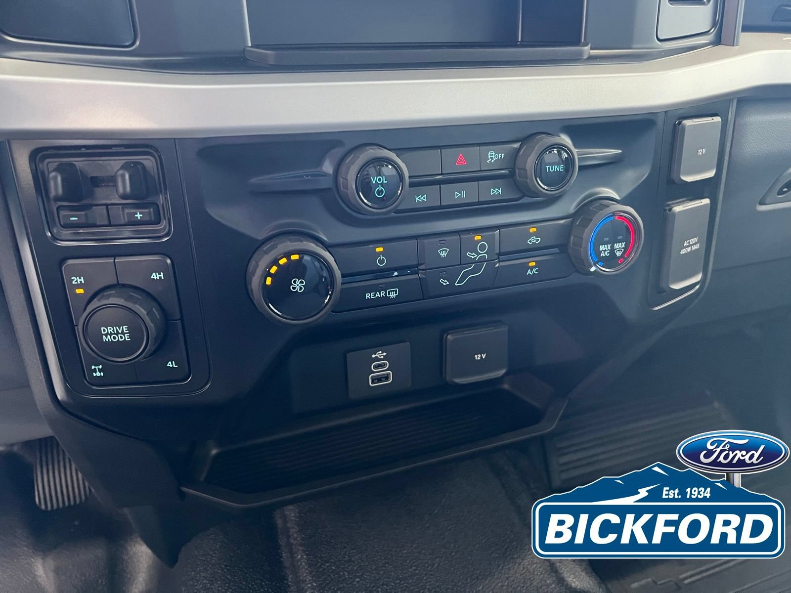 New 2026 Ford F250 XLT w/ FX4 Off-Road Package AWD/4WD image 14