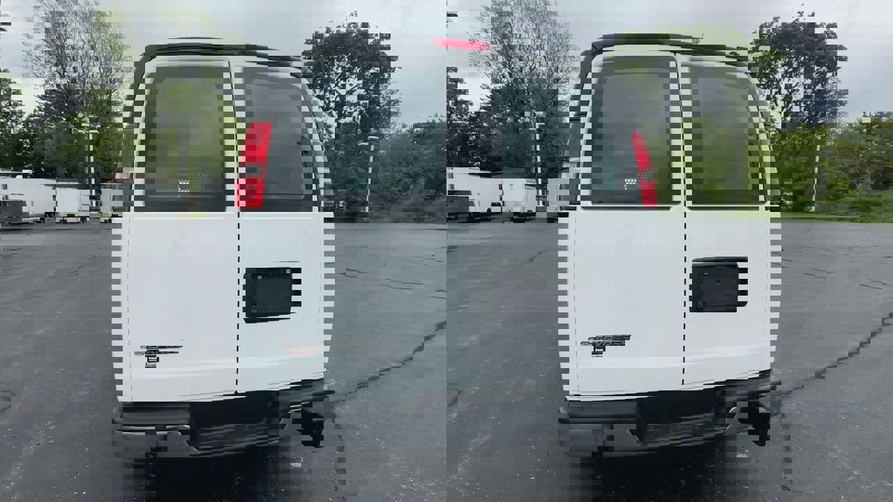 Used 2023 Chevrolet Express 2500 w/ Driver Convenience Package image 7