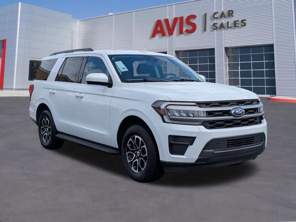 Used 2024 Ford Expedition XLT image 3