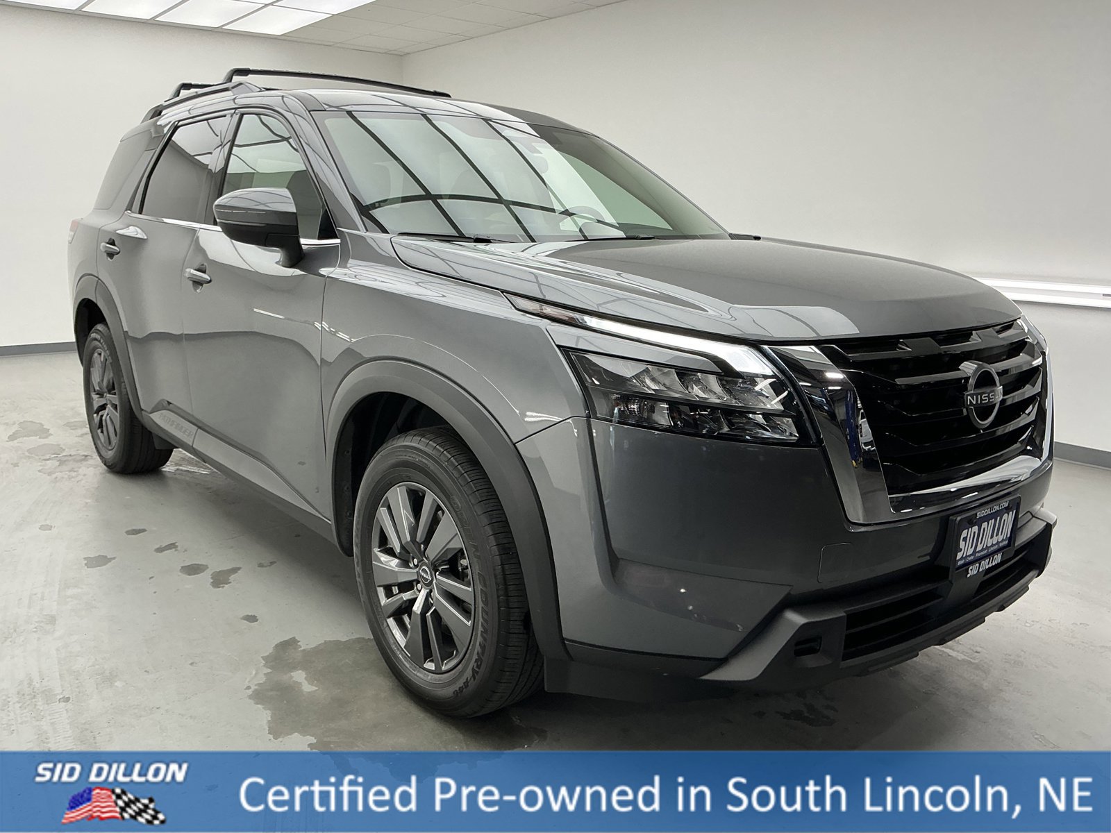 Used 2023 Nissan Pathfinder SV image 3