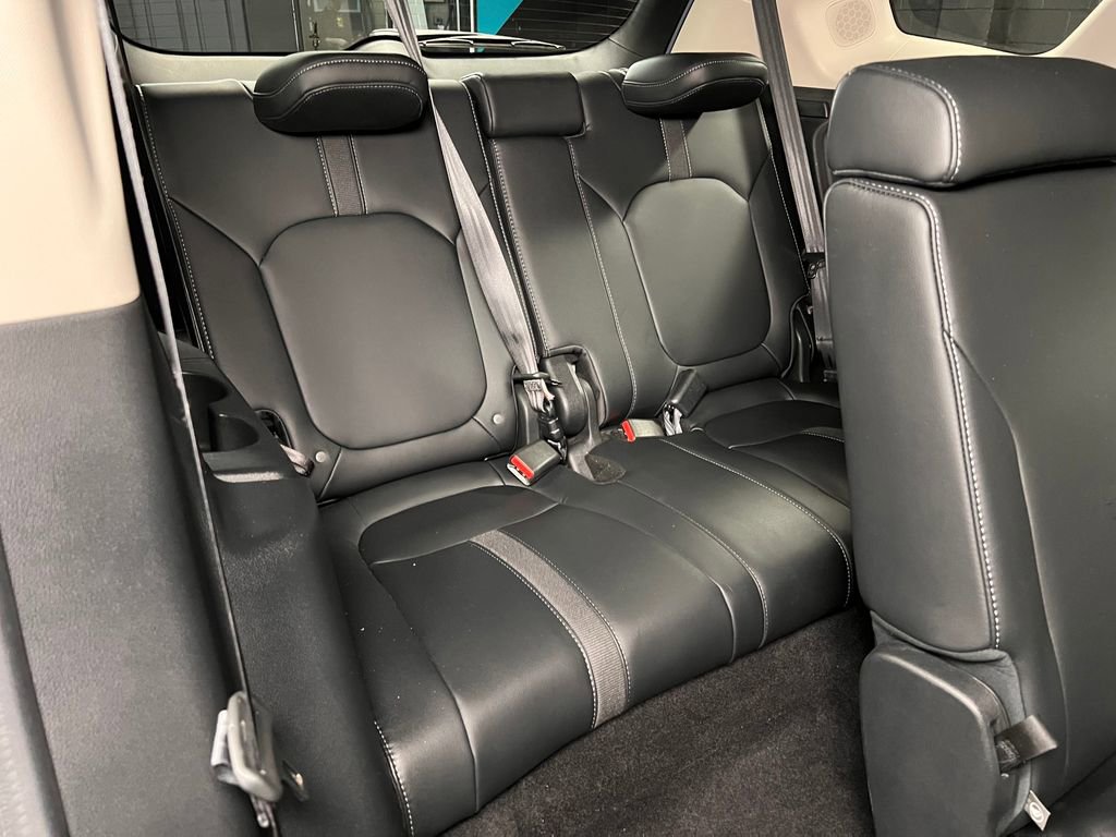 Used 2025 Honda Pilot Touring image 29