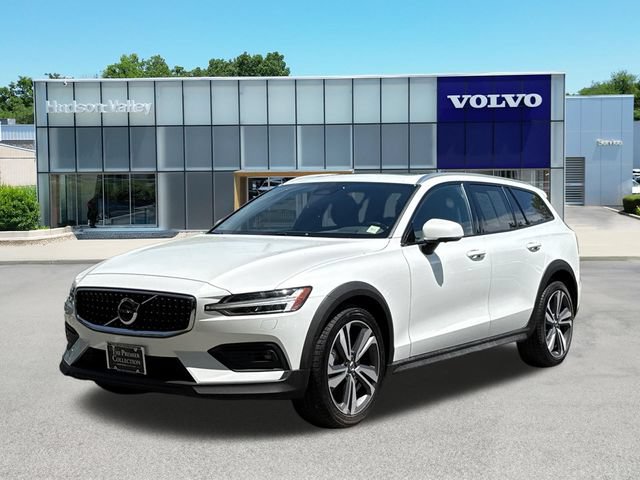 Used 2025 Volvo V60 B5 Cross Country Plus