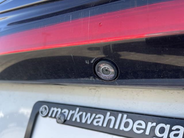 Used 2022 Chrysler Pacifica Limited w/ Uconnect Theater Family Group image 9