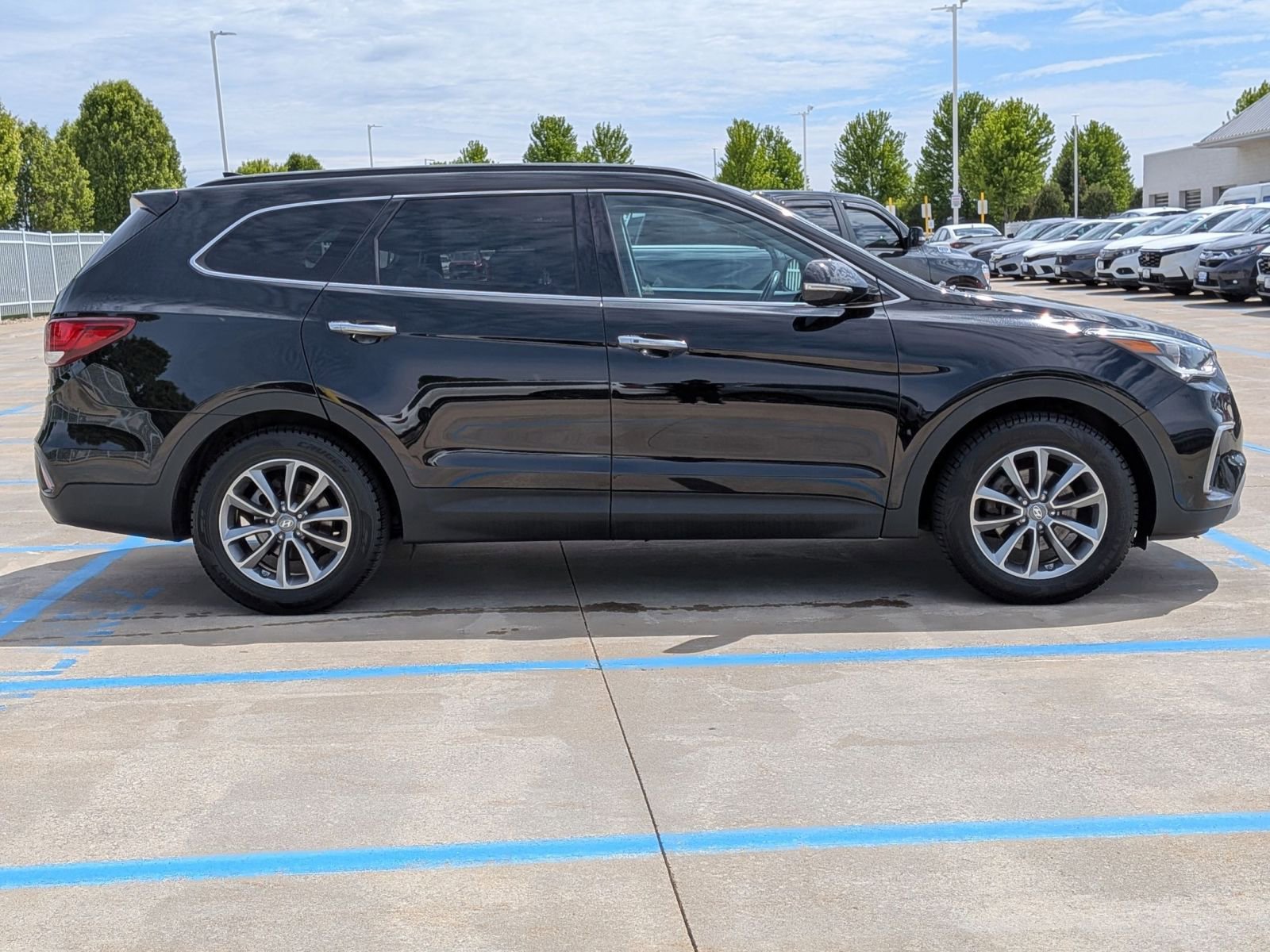 Used 2017 Hyundai Santa Fe Limited AWD/4WD image 5