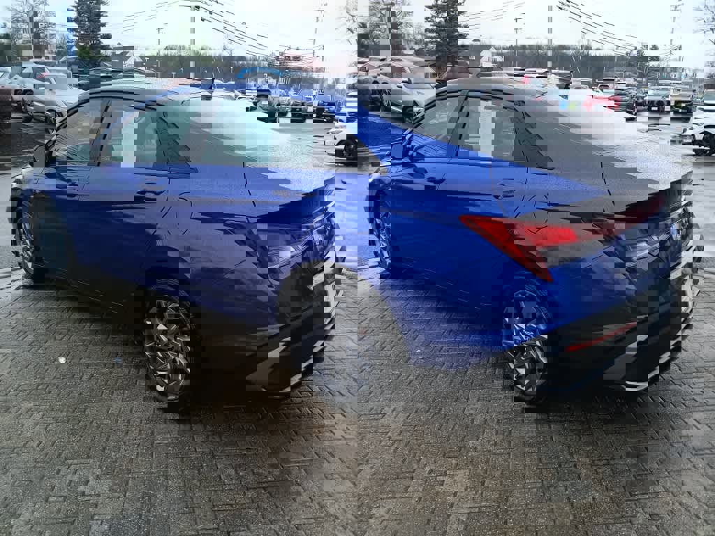 Used 2024 Hyundai Elantra SEL image 4