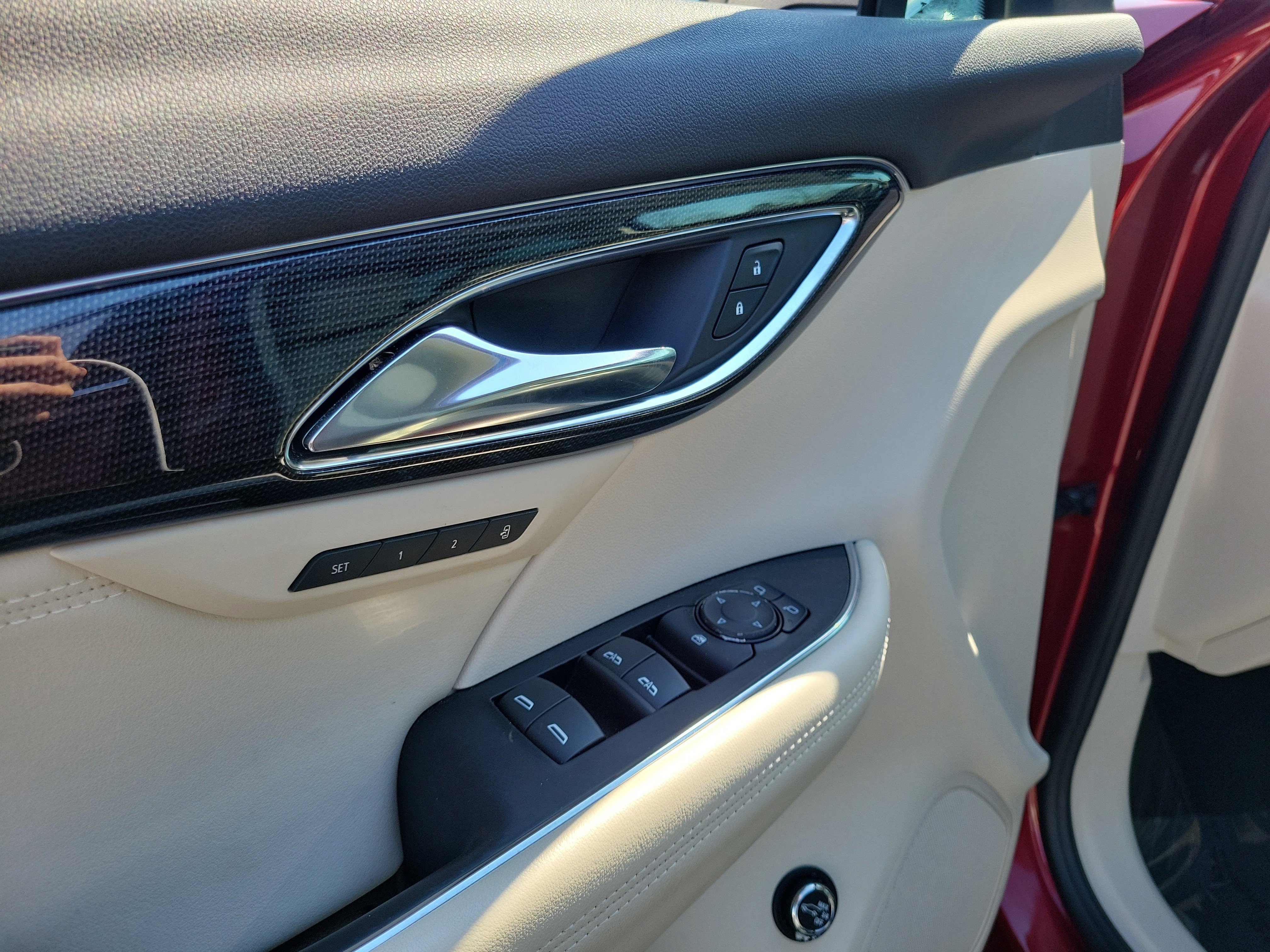 Used 2023 Buick Envision Essence image 18