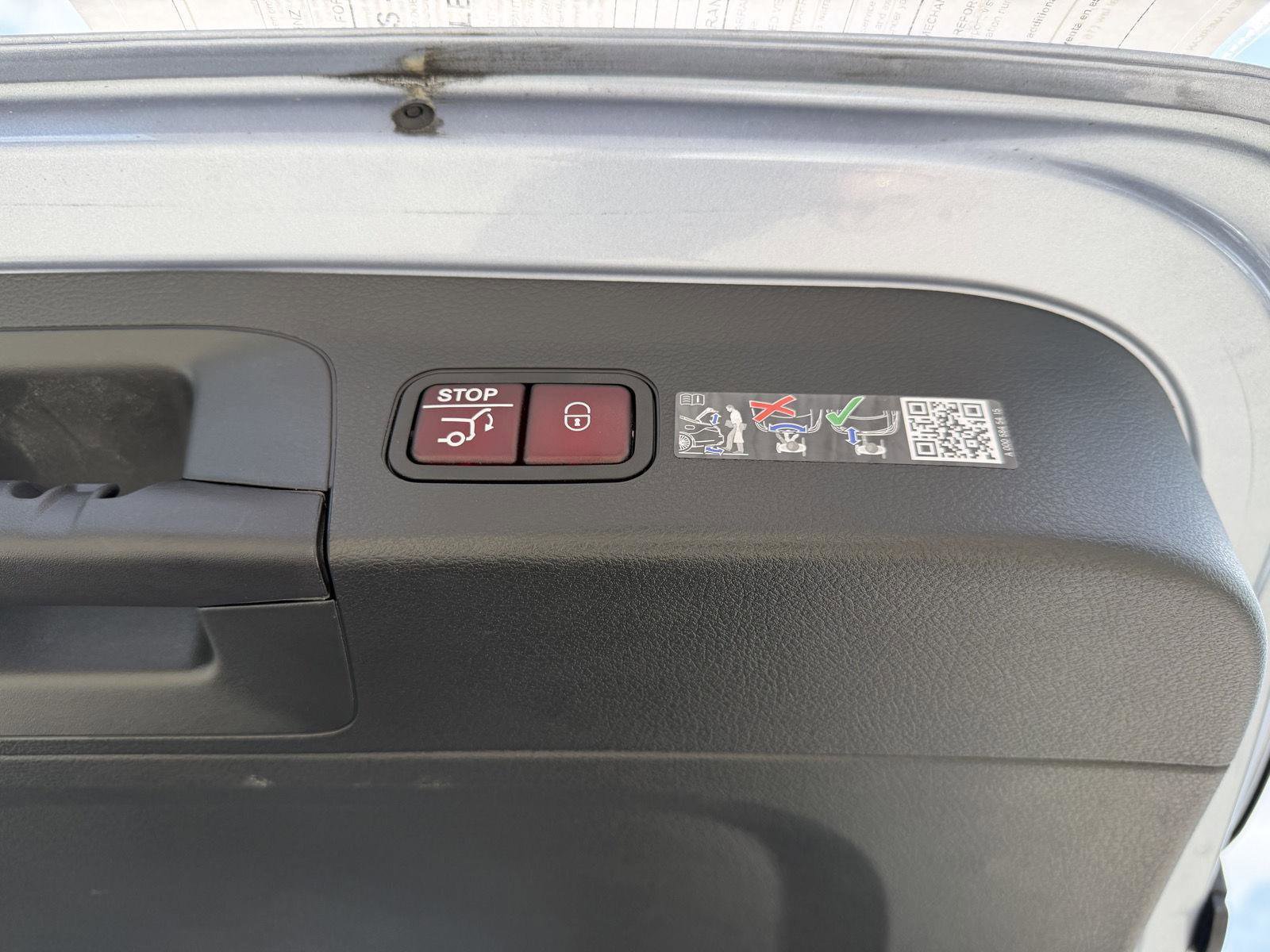 Certified 2025 Mercedes-Benz GLS 450 4MATIC image 24