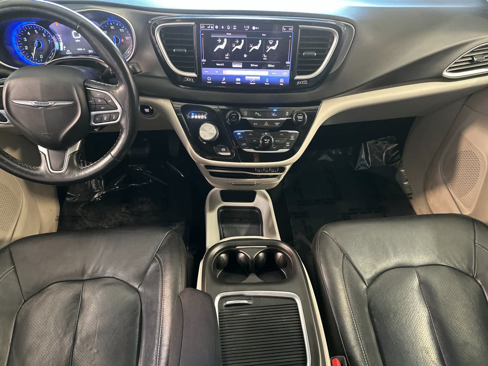 Used 2022 Chrysler Pacifica Touring-L FWD image 4