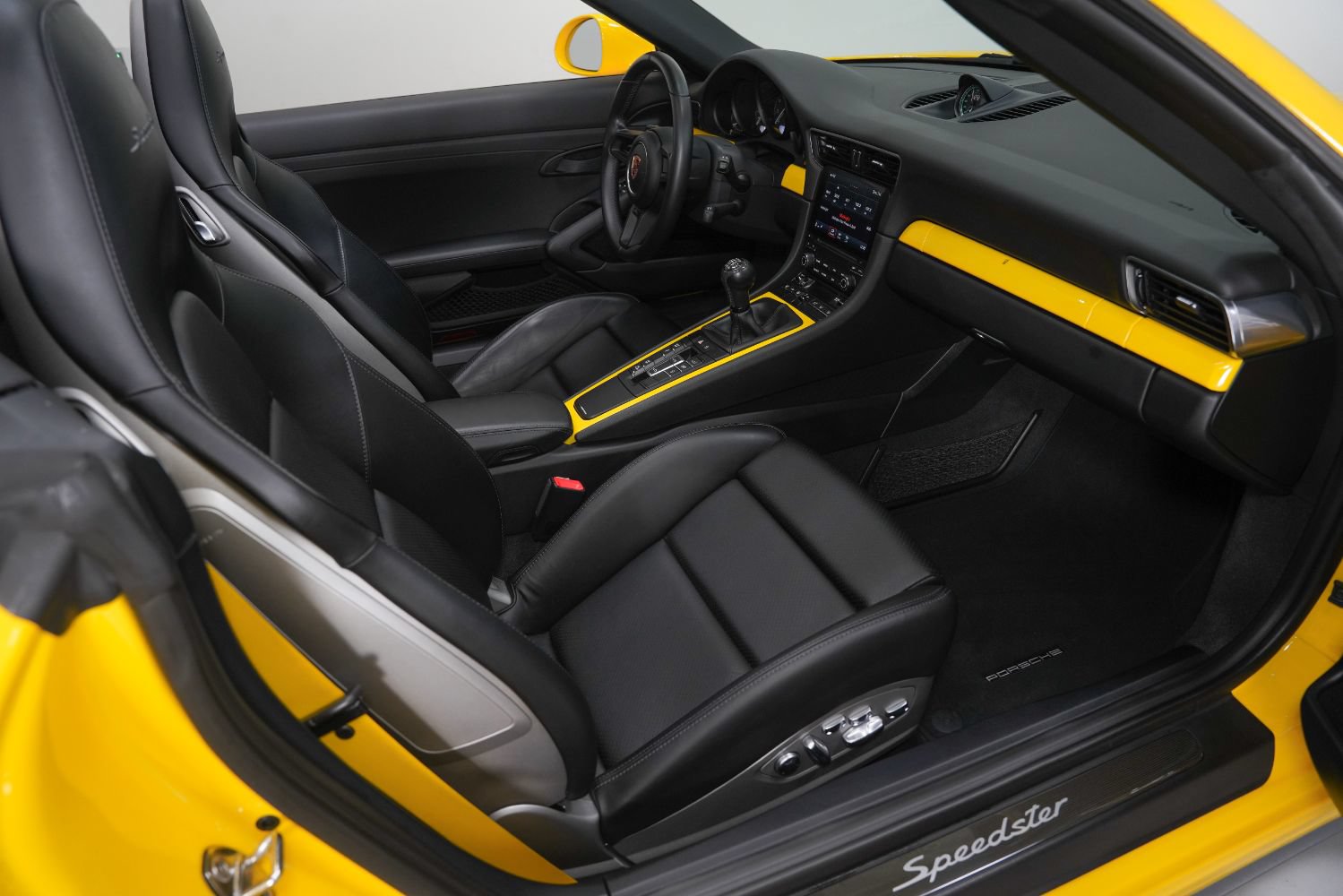 Used 2019 Porsche 911 Speedster RWD image 2