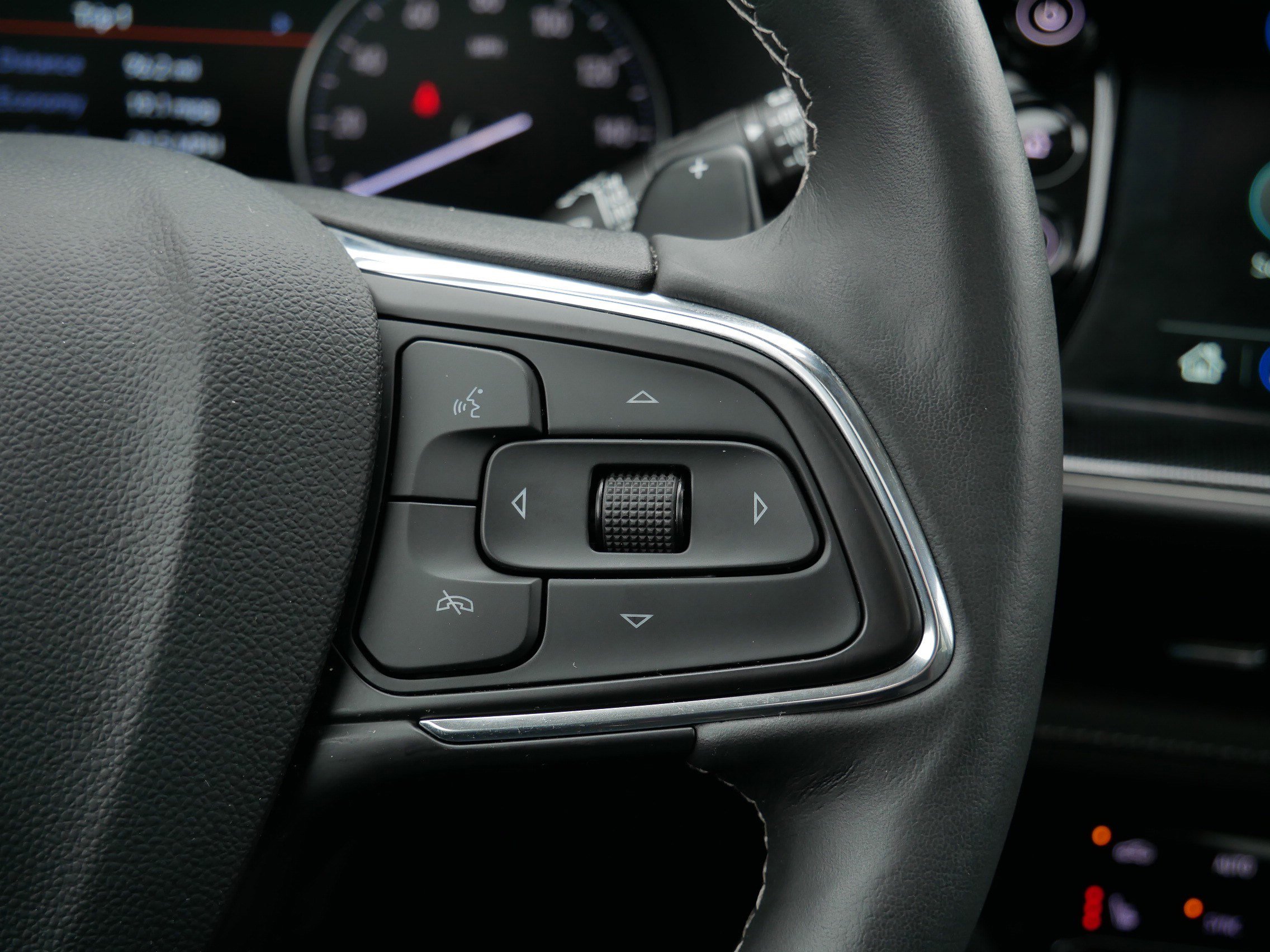 Used 2023 Buick Envision Essence w/ Sport Touring Package image 29