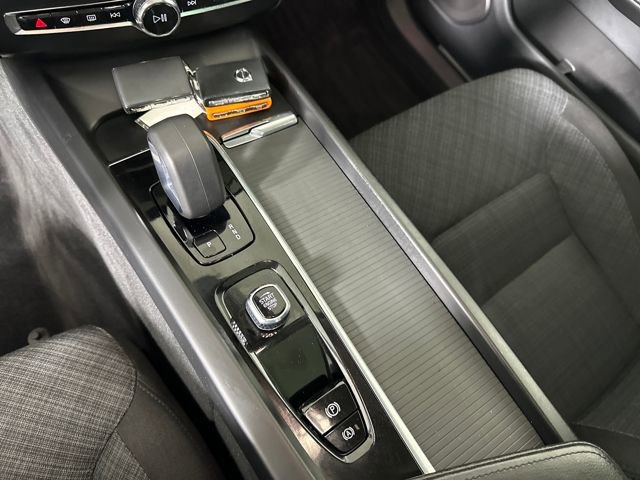 Used 2023 Volvo XC60 B5 Core image 19