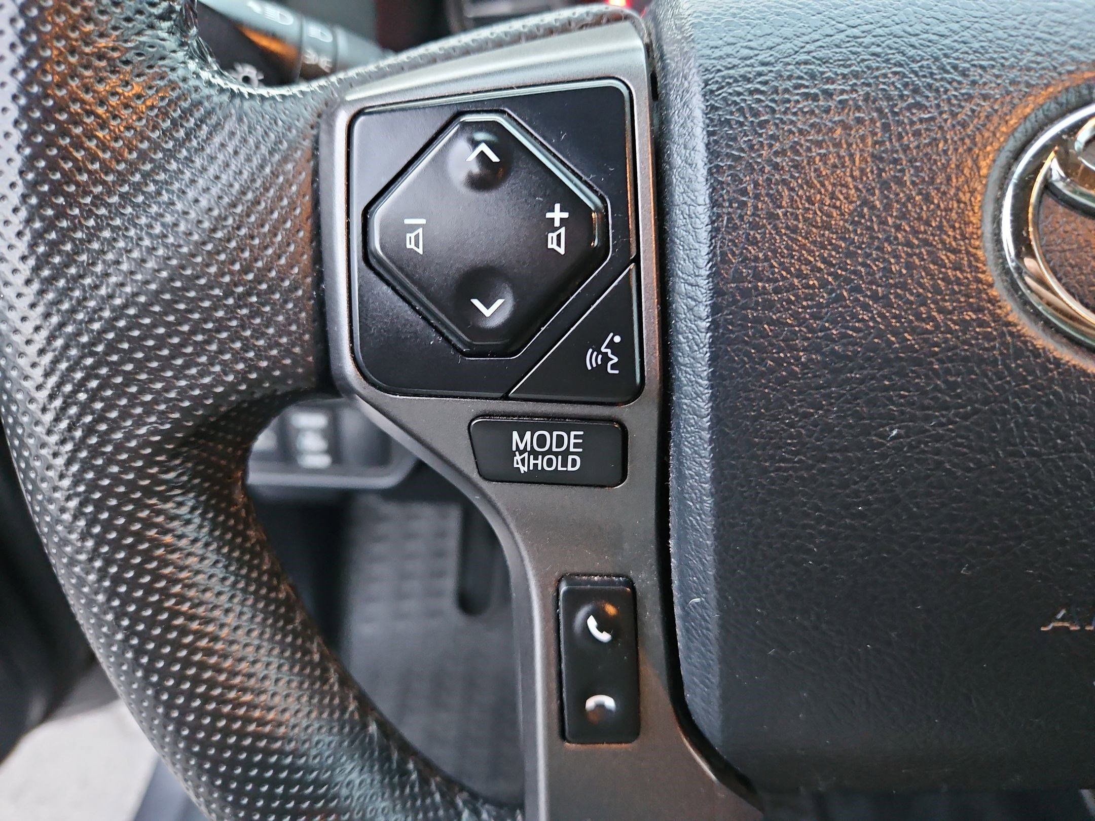 Used 2020 Toyota Tacoma TRD Off-Road w/ Technology Package image 19