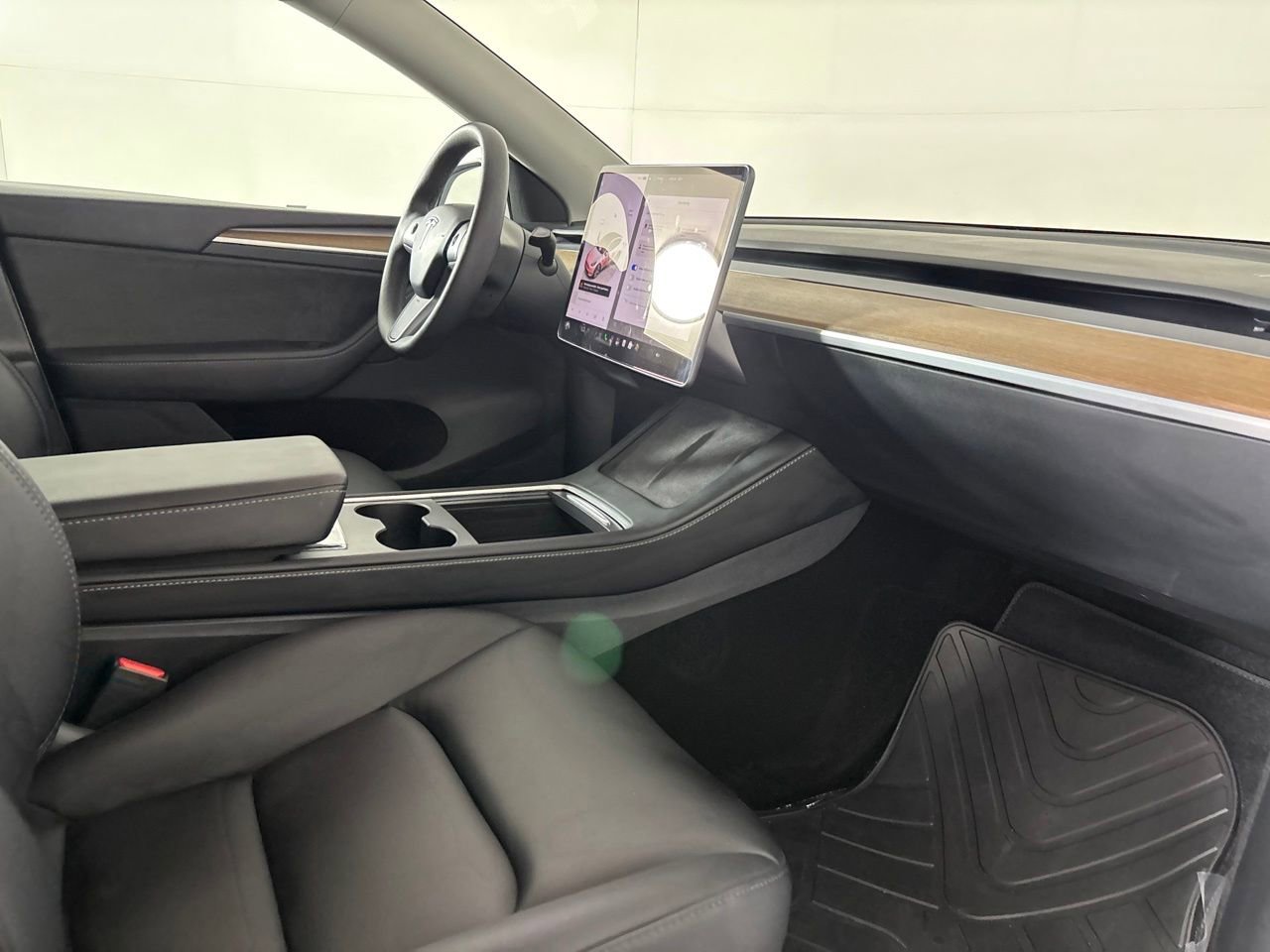 Used 2024 Tesla Model Y 2WD image 24