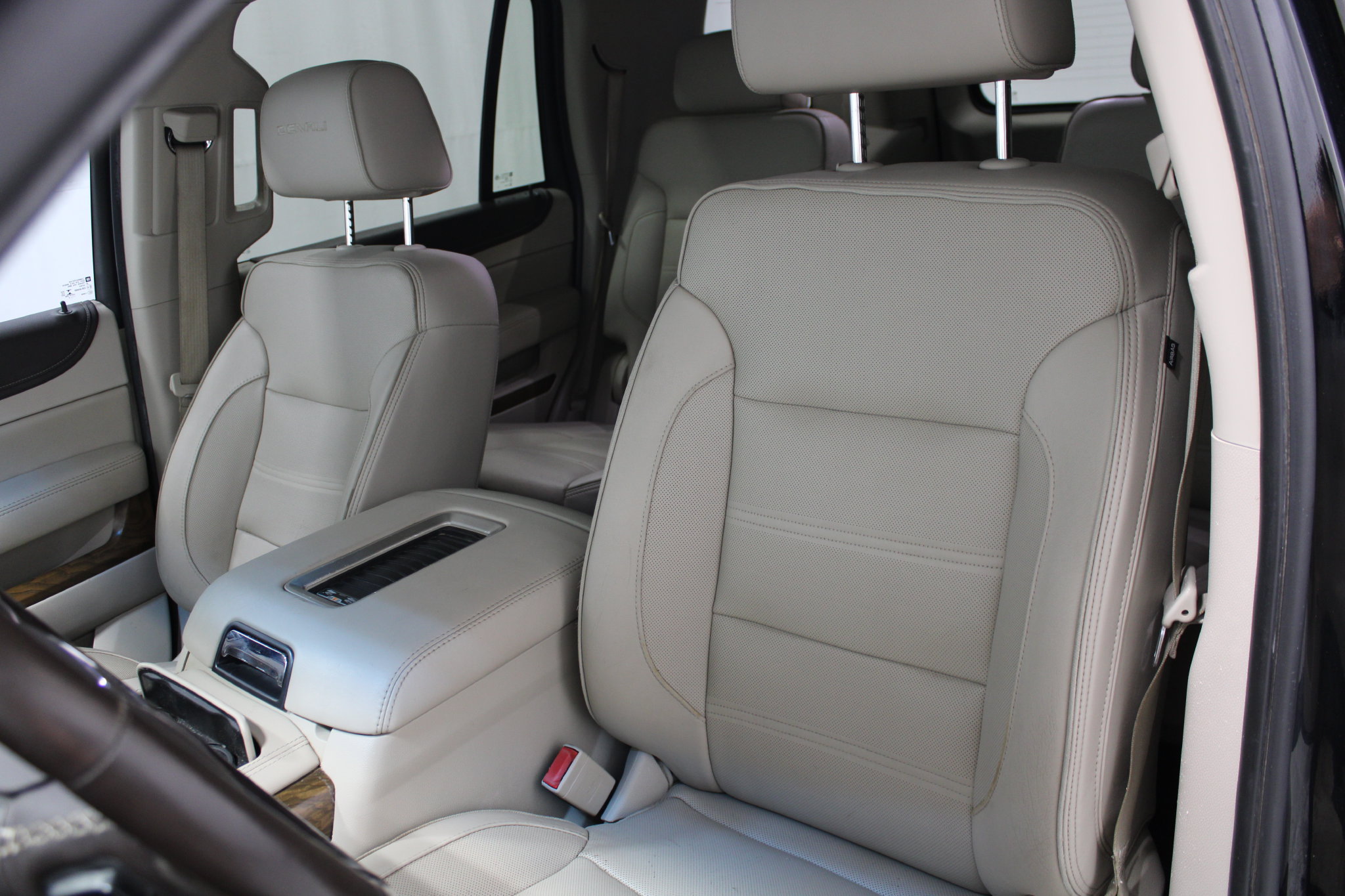 Used 2019 GMC Yukon Denali w/ Denali Ultimate Package AWD/4WD image 12