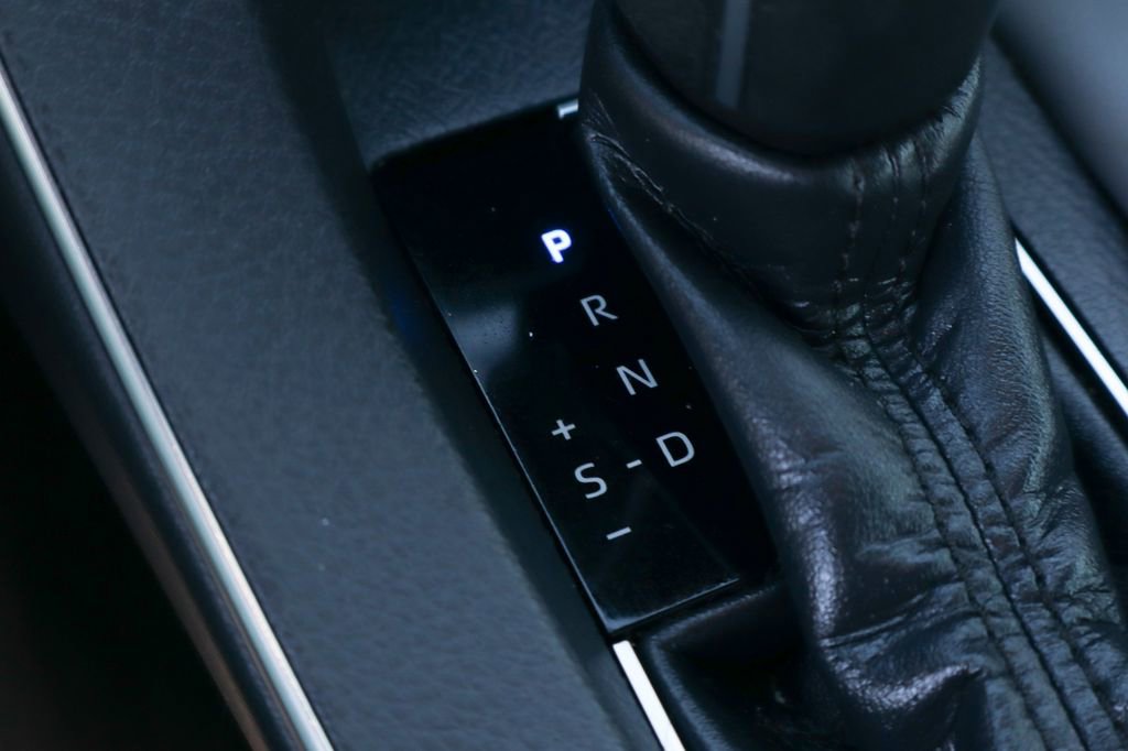 Used 2020 Toyota Avalon XSE FWD image 35