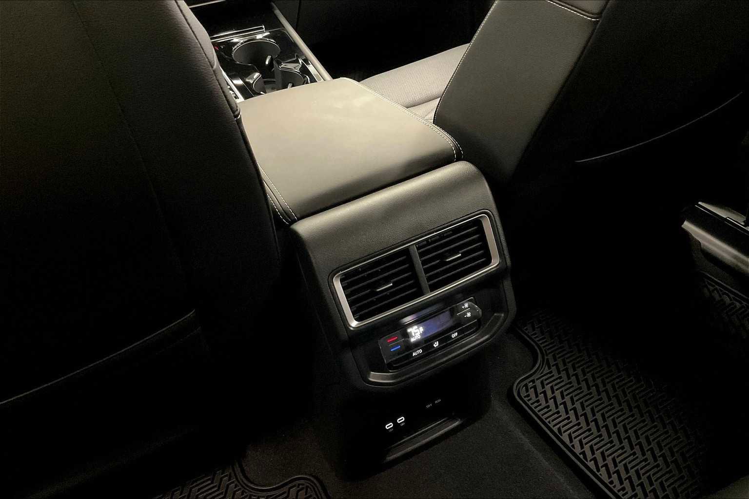 New 2025 Volkswagen Atlas SE image 16