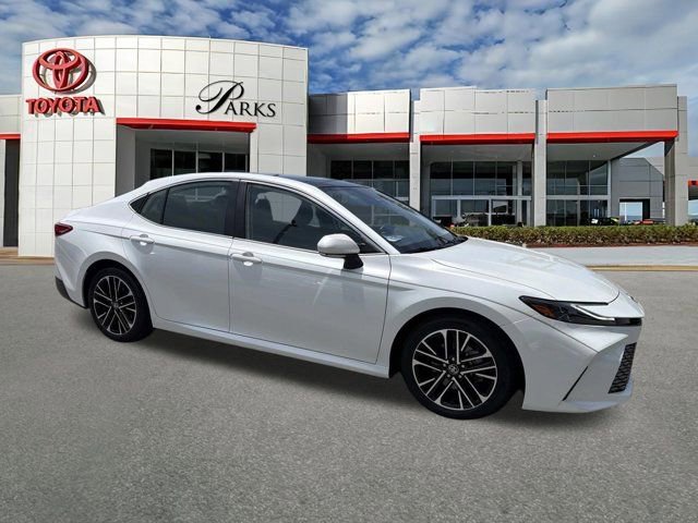 Certified 2025 Toyota Camry XLE FWD image 1