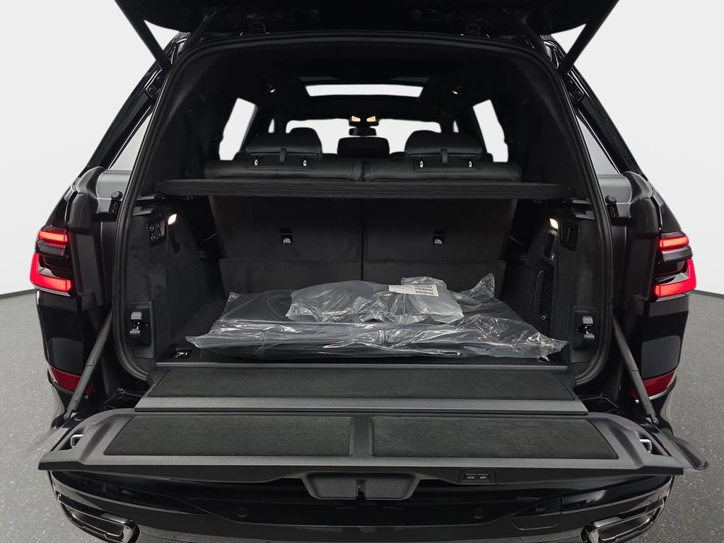 New 2026 BMW X7 xDrive40i w/ M Sport Package image 13
