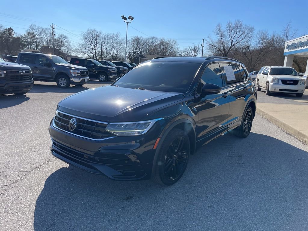 Used 2022 Volkswagen Tiguan SE R-Line image 3