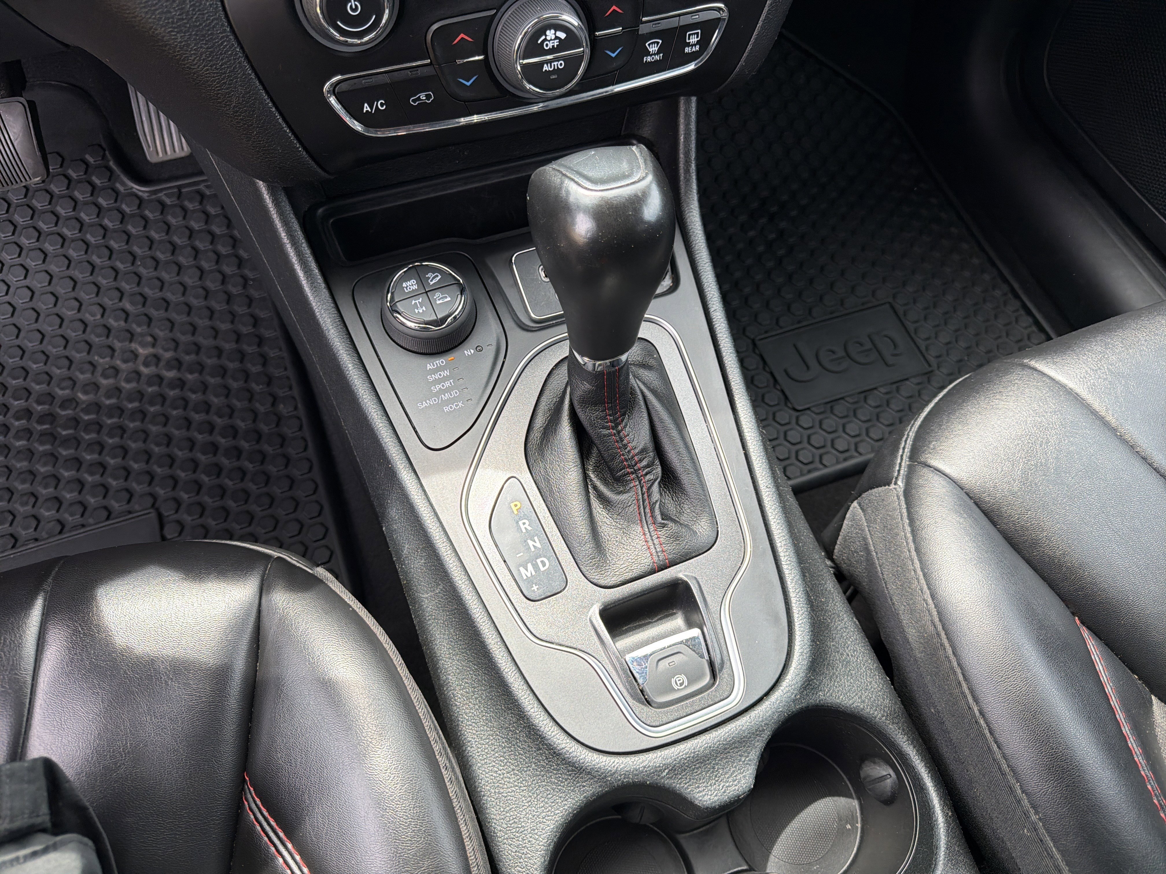 Used 2023 Jeep Cherokee Trailhawk image 28