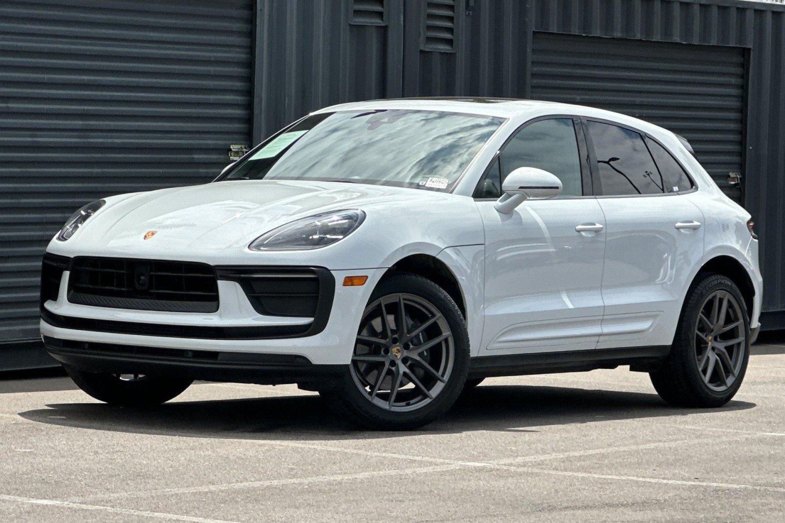 Used 2026 Porsche Macan AWD/4WD image 1
