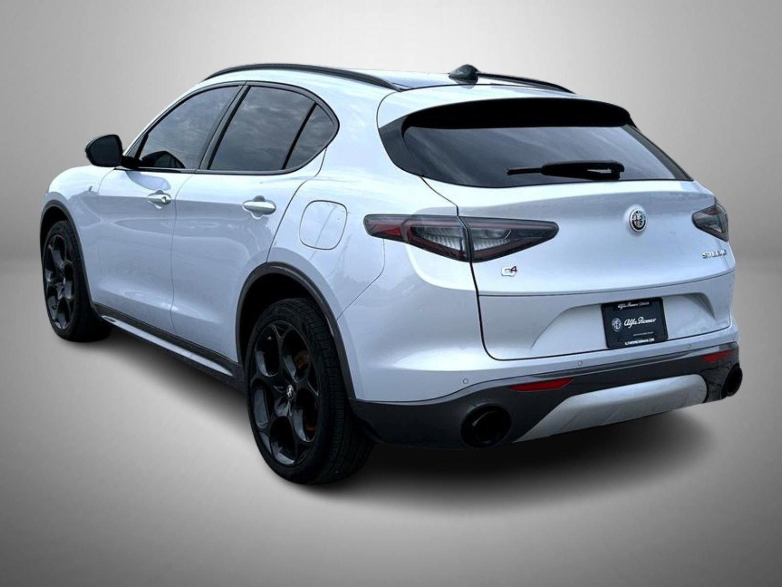 Used 2024 Alfa Romeo Stelvio Ti w/ Performance Driving Package image 7