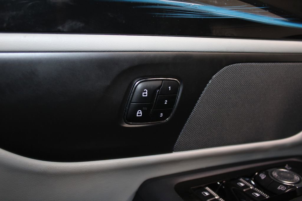 Used 2024 Lincoln Nautilus Reserve image 18