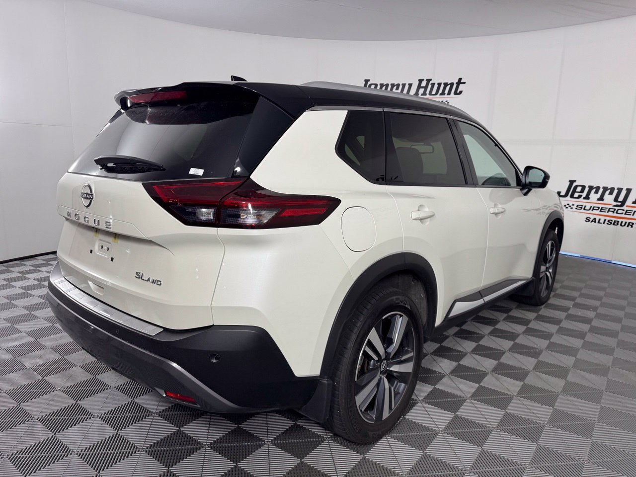 Used 2023 Nissan Rogue SL AWD/4WD image 7