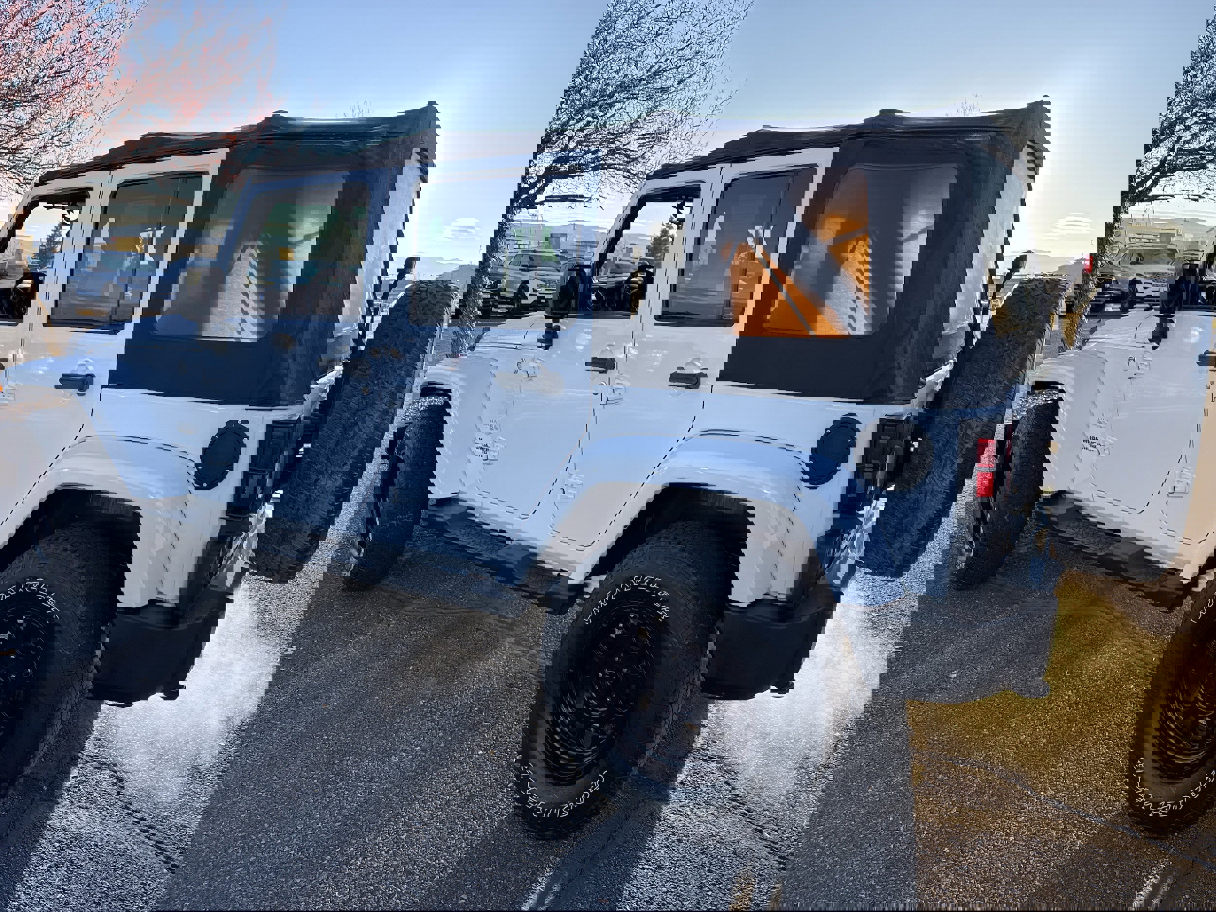 Used 2012 Jeep Wrangler Unlimited Sahara w/ Connectivity Group image 4