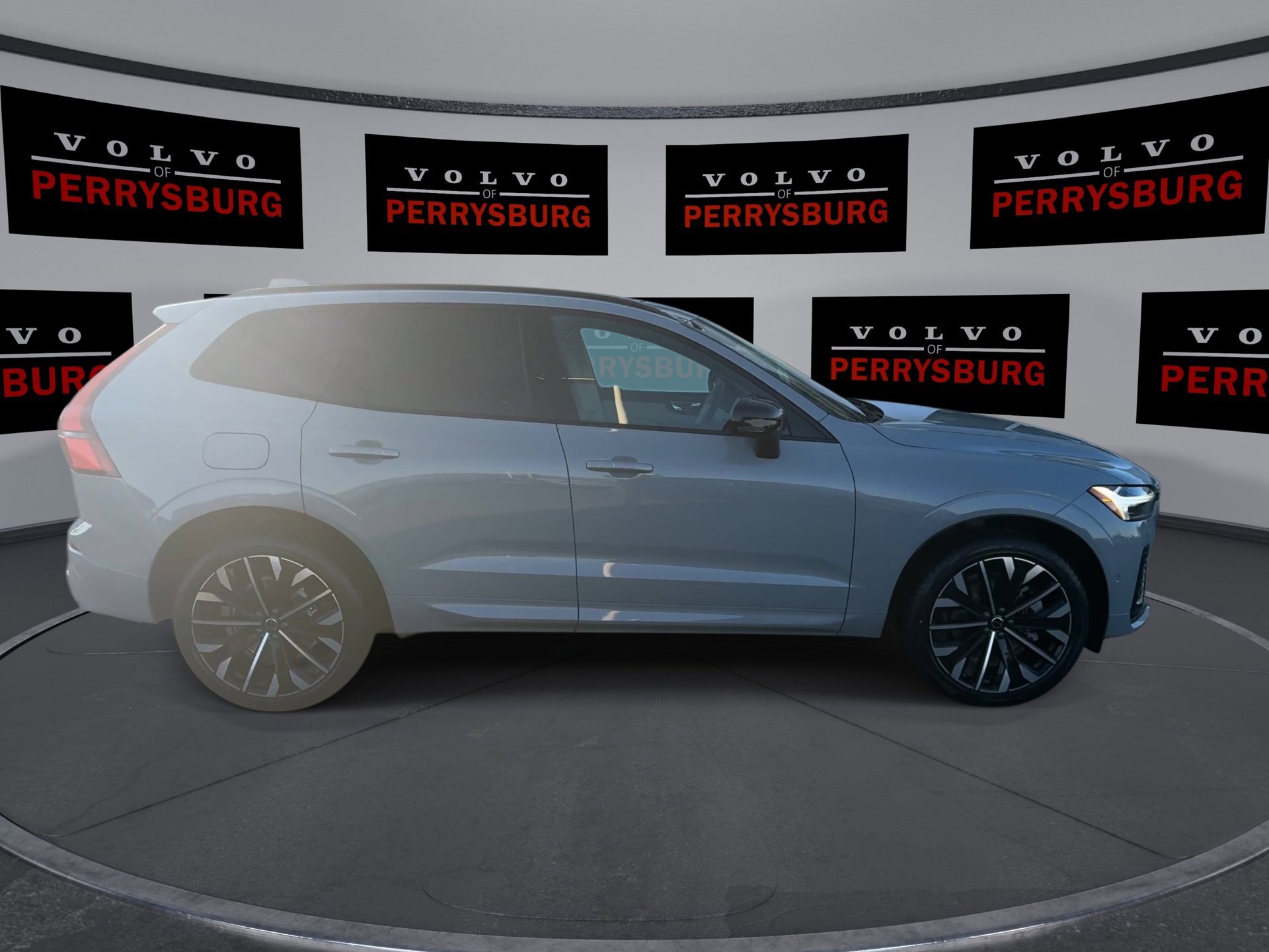 New 2026 Volvo XC60 T8 Ultra w/ Protection Package Premier image 9