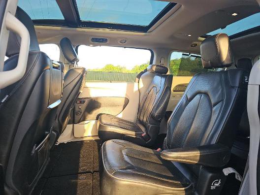 Used 2019 Chrysler Pacifica Limited w/ Tire & Wheel Group image 9