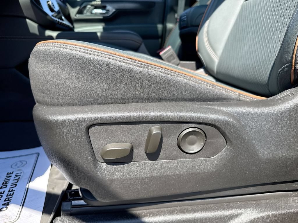 Used 2025 GMC Yukon AT4 w/ AT4 Premium Plus Package AWD/4WD image 12