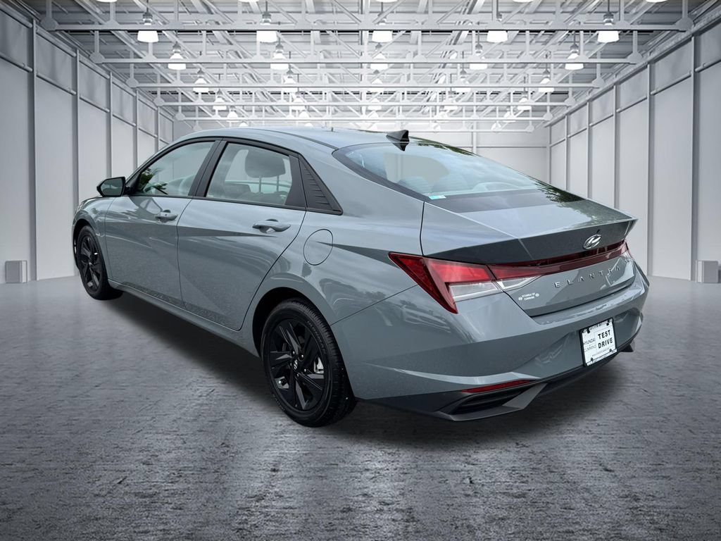 Used 2022 Hyundai Elantra SEL FWD image 5