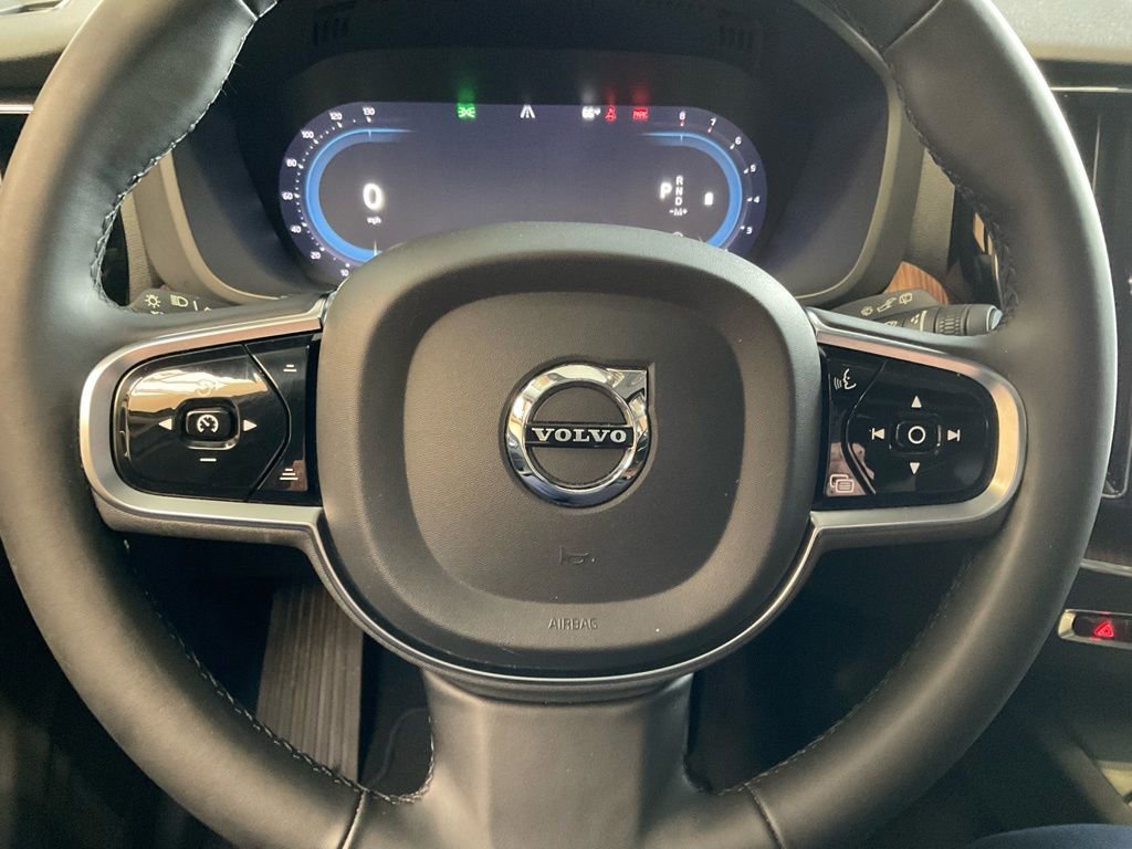 Used 2024 Volvo XC60 B5 Plus image 11