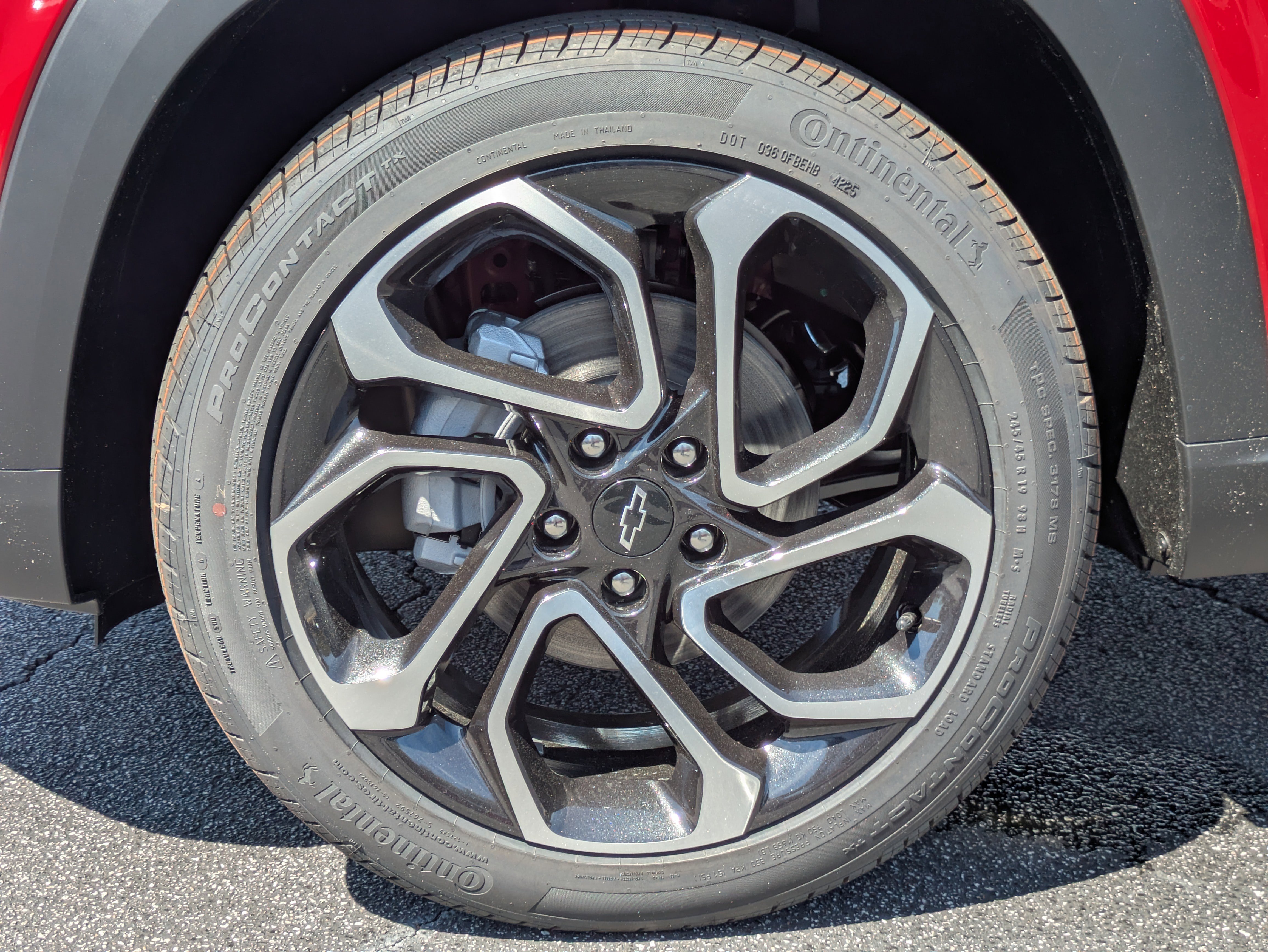 New 2026 Chevrolet Trax RS w/ Sunroof Package image 32