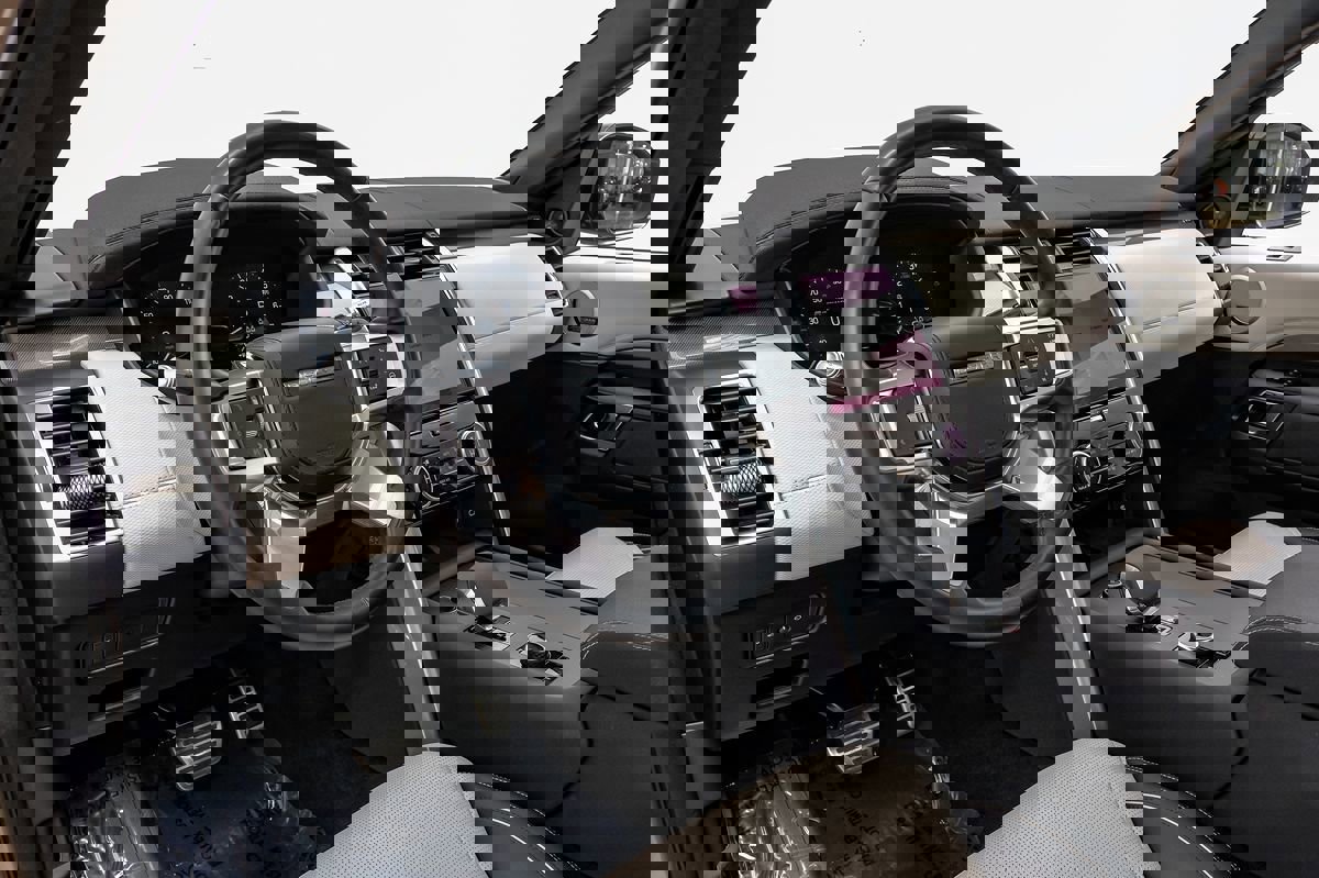 Used 2021 Land Rover Discovery HSE R-Dynamic AWD/4WD image 3