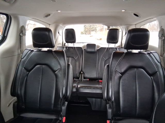 Used 2024 Chrysler Pacifica Touring-L image 23