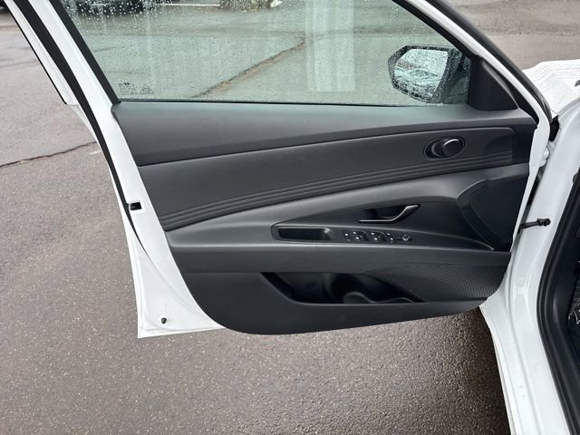 Certified 2025 Hyundai Elantra SEL image 11