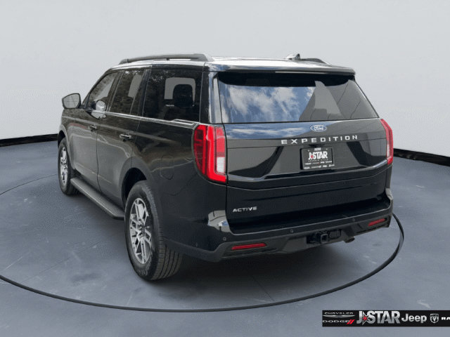 Used 2025 Ford Expedition Active RWD image 7