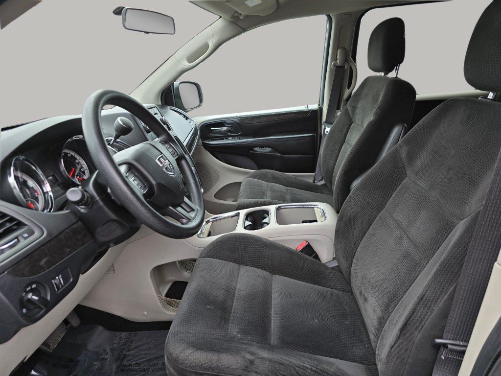 Used 2016 Dodge Grand Caravan SXT FWD image 19