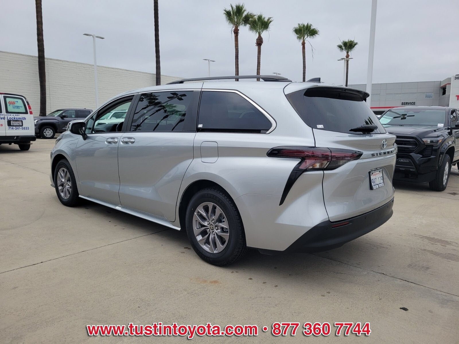 Certified 2023 Toyota Sienna XLE FWD image 6
