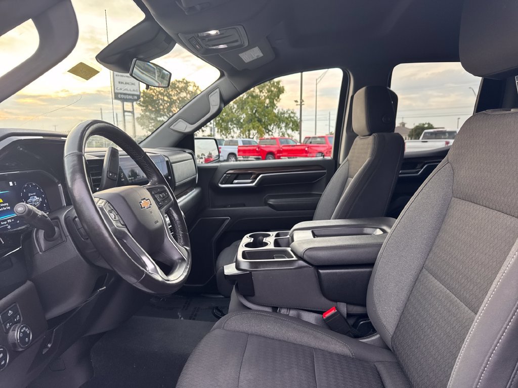 Used 2022 Chevrolet Silverado 1500 LT AWD/4WD image 5