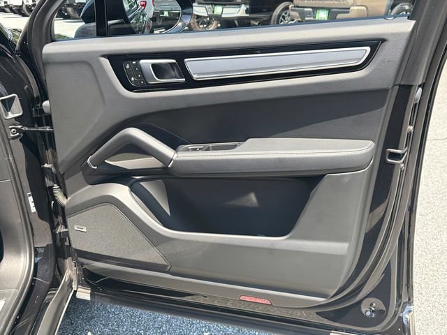 Used 2022 Porsche Cayenne Platinum Edition AWD/4WD image 16
