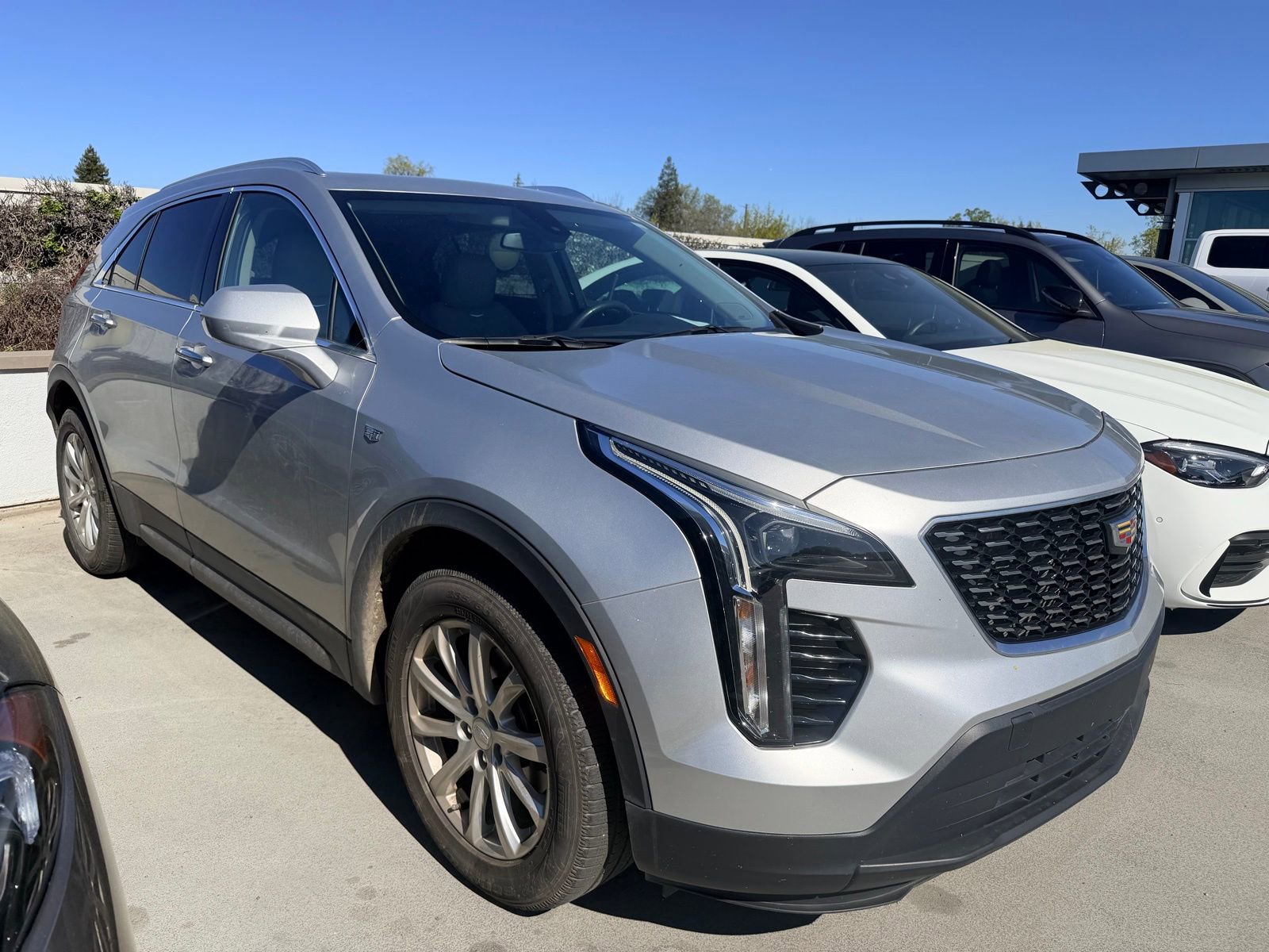 Used 2019 Cadillac XT4 Luxury w/ Cold Weather Package image 2